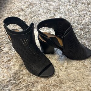 Perforated Open-Toe Block Heel Sandals - Black